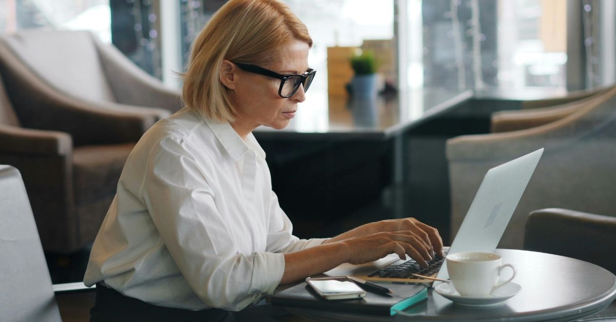 cac-noi-dung-can-co-trong-email-bao-gia-logistics