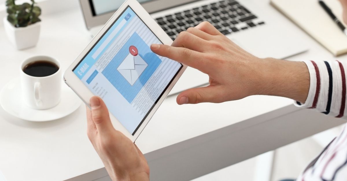 loi-ich-khi-su-dung-mau-email-marketing